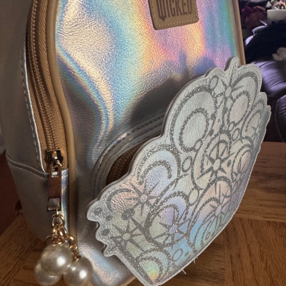 Wicked Glinda Iridescent Mini Backpack & Wallet with Shell Design main image 5